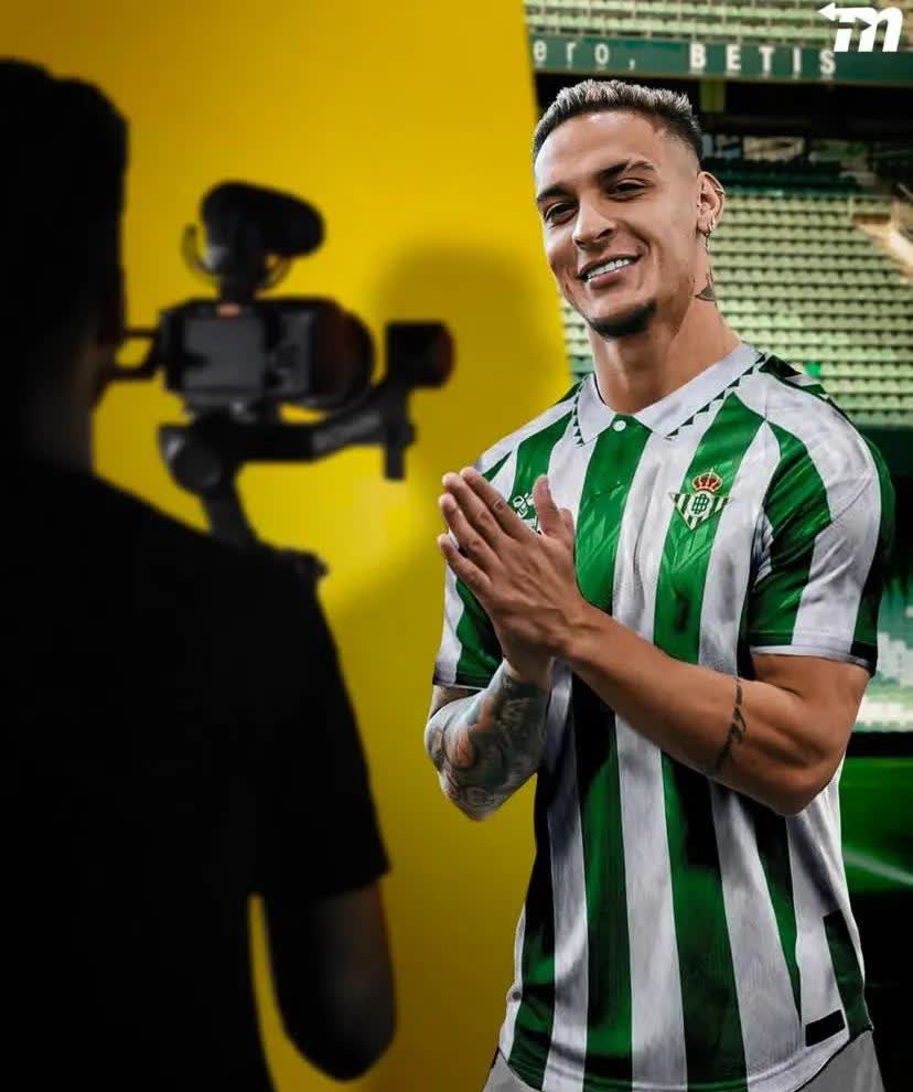 开云-穆古鲁扎重返赛场，出色防守首场状态出色，曼联观众沸腾！-开云