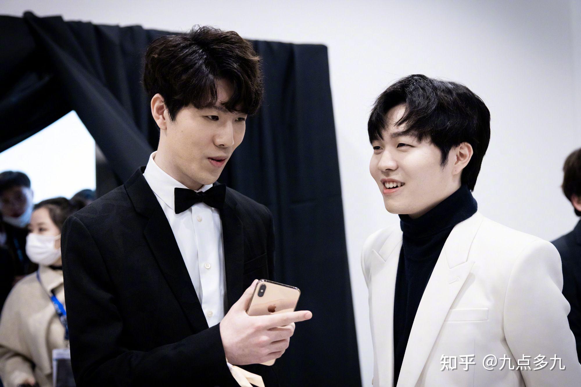 开云体育-掘金引发争议!,TheShy官方宣布表现优异新规全场沸腾不已-开云体育